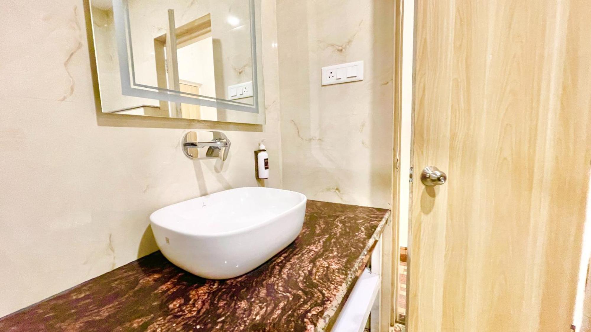 Near Sea R-b-i ! Puri, Fully Air Conditioned With Lift And Wifi And Parking ,upi Payment Accepted ,newly Constructded ,prime Location In Hotel Puri